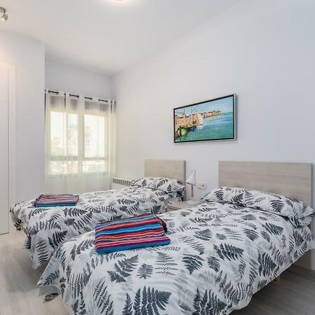 Luxury Beach Front Apartment With Pool Valencia Eksteriør billede