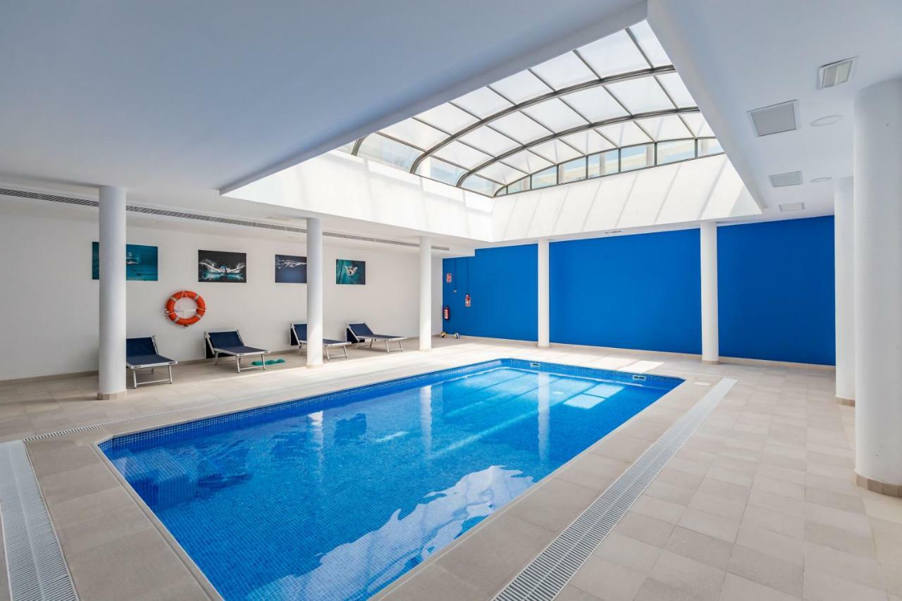 Luxury Beach Front Apartment With Pool Valencia Eksteriør billede
