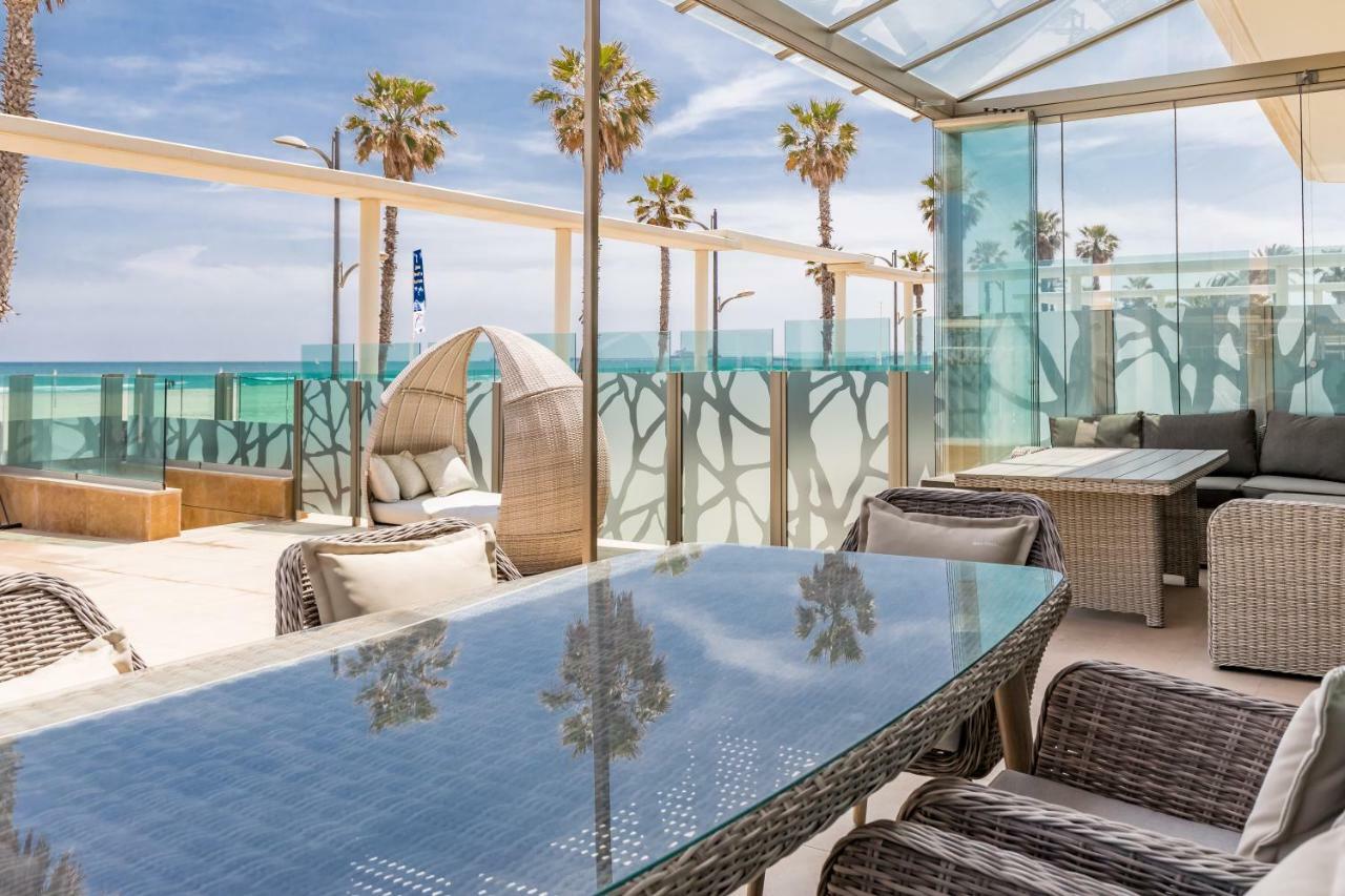 Luxury Beach Front Apartment With Pool Valencia Eksteriør billede