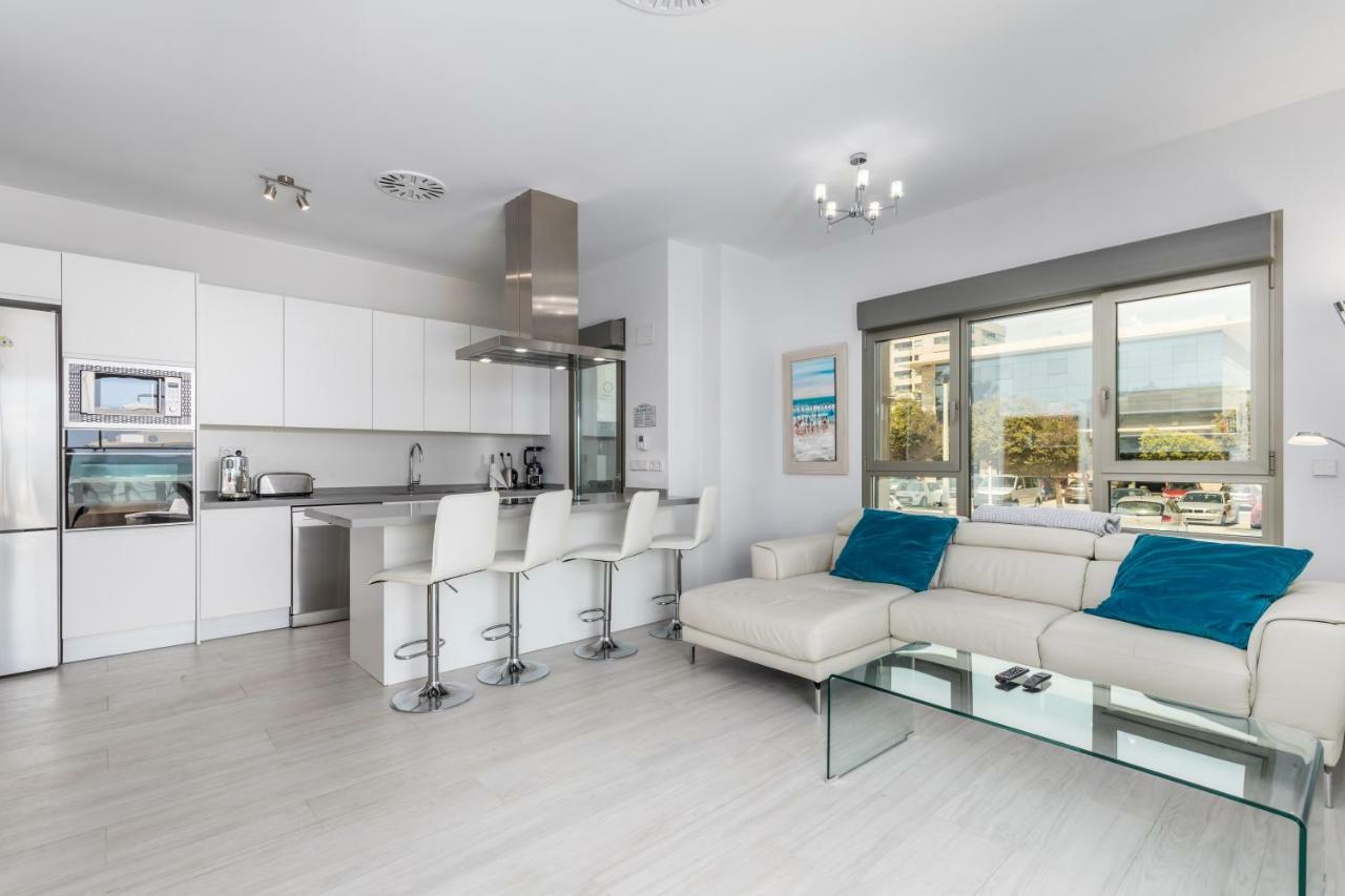 Luxury Beach Front Apartment With Pool Valencia Eksteriør billede