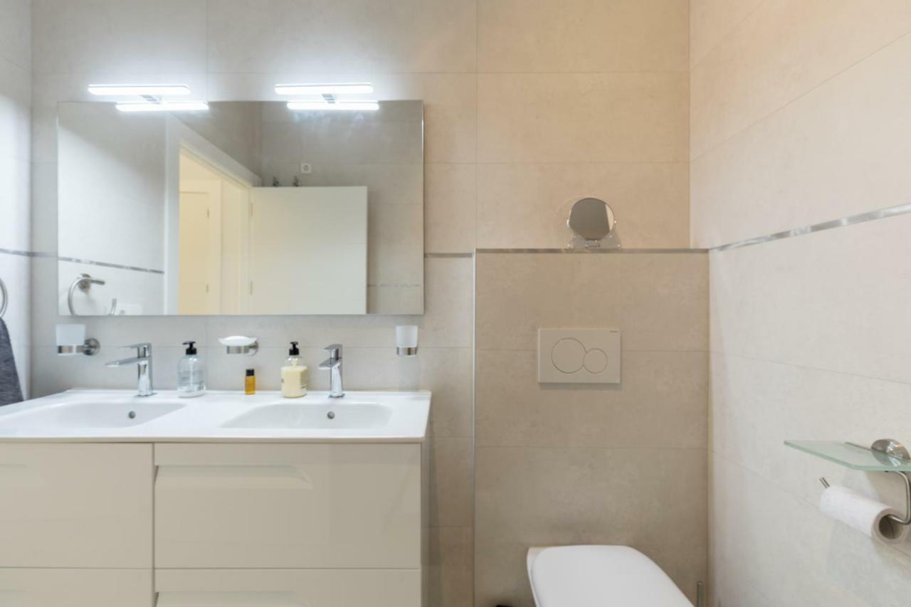 Luxury Beach Front Apartment With Pool Valencia Eksteriør billede