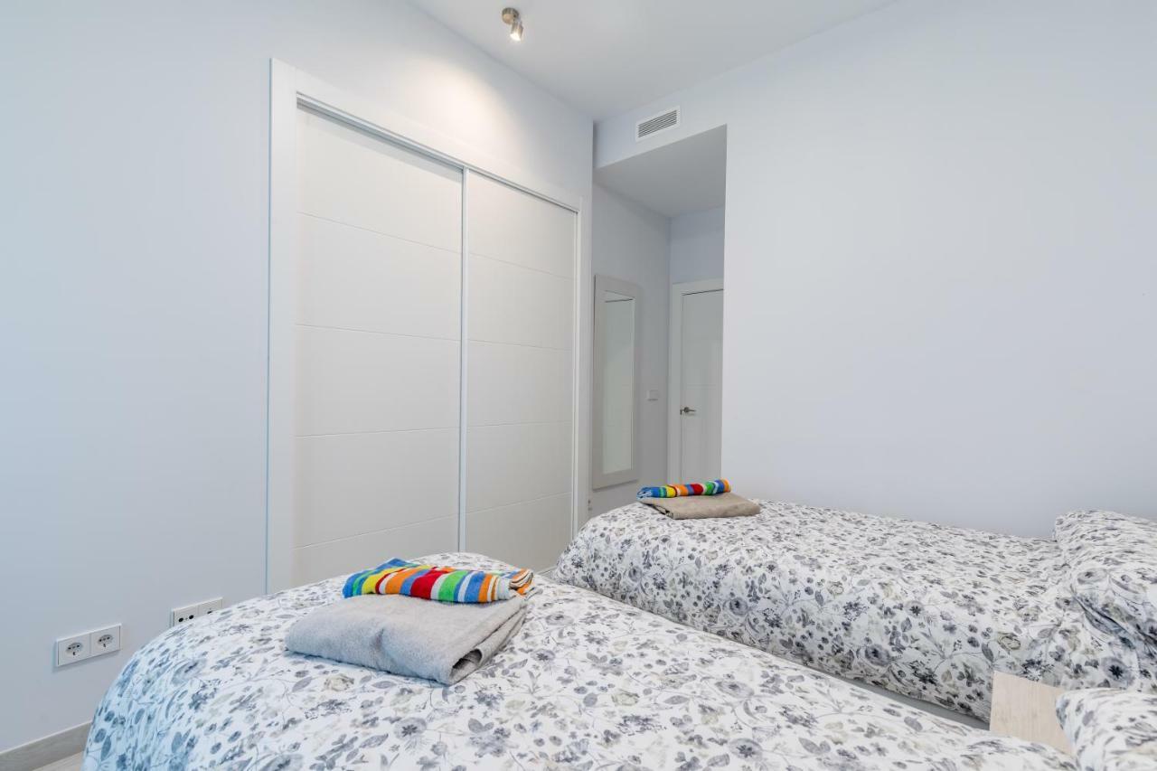 Luxury Beach Front Apartment With Pool Valencia Eksteriør billede