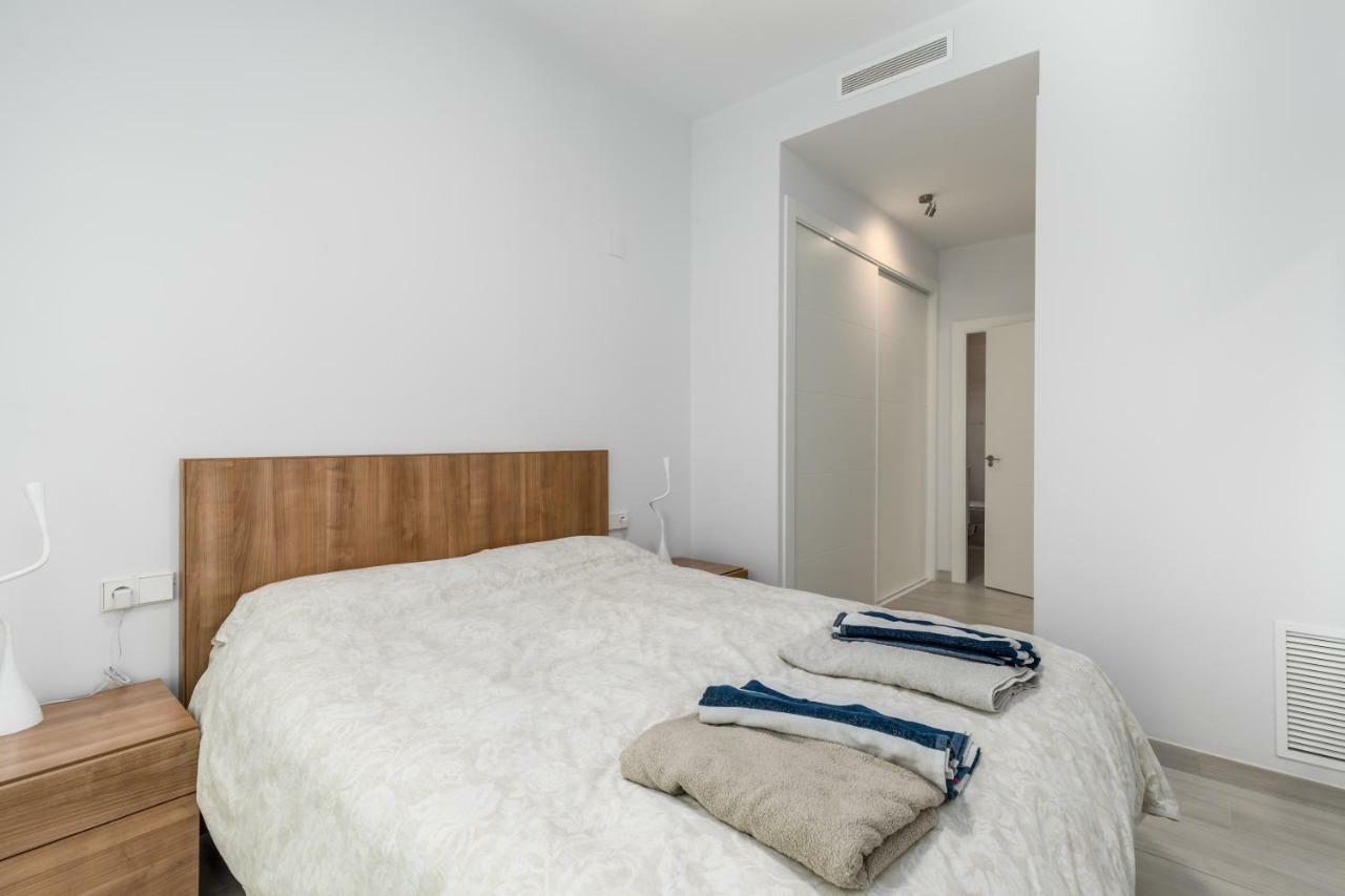 Luxury Beach Front Apartment With Pool Valencia Eksteriør billede