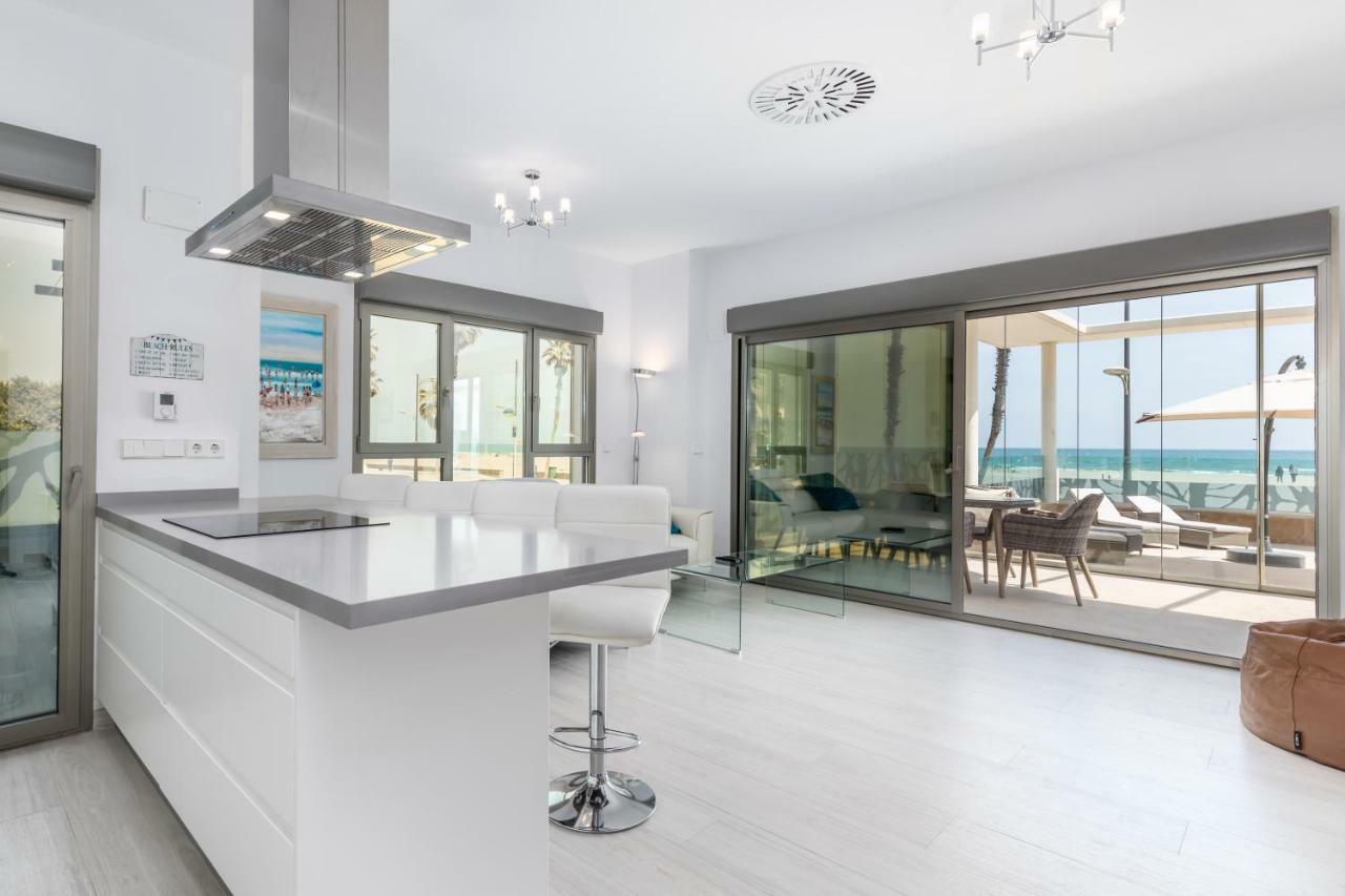 Luxury Beach Front Apartment With Pool Valencia Eksteriør billede