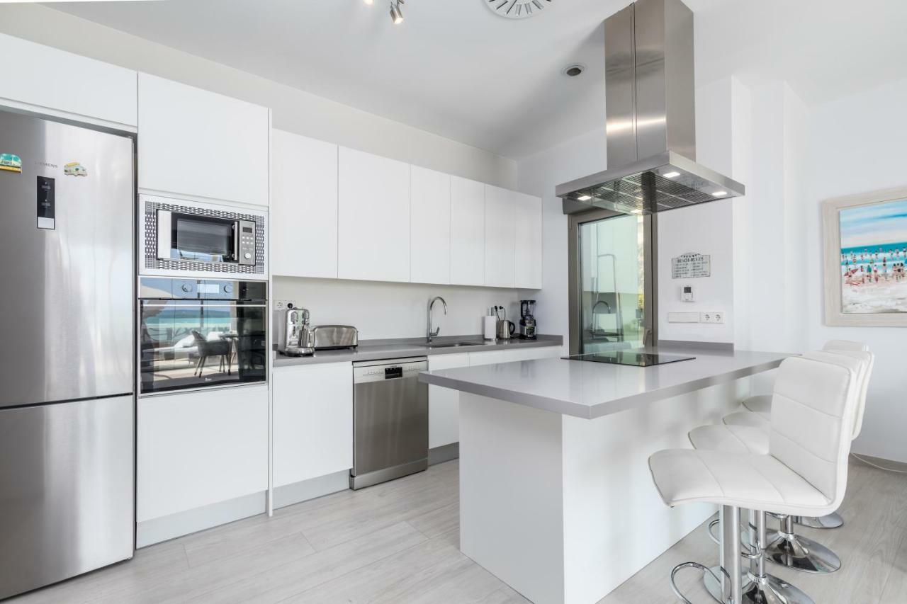 Luxury Beach Front Apartment With Pool Valencia Eksteriør billede