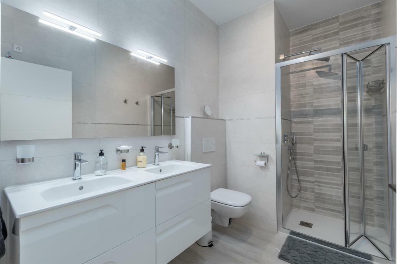 Luxury Beach Front Apartment With Pool Valencia Eksteriør billede