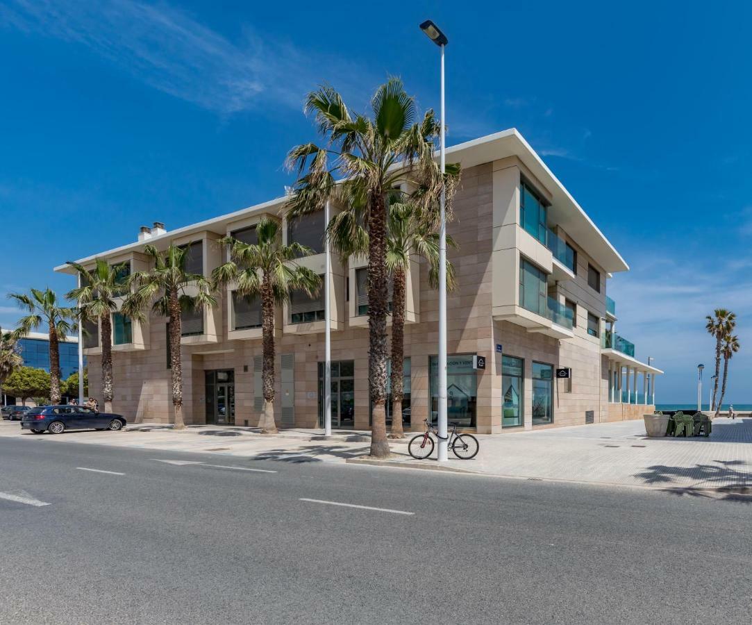 Luxury Beach Front Apartment With Pool Valencia Eksteriør billede